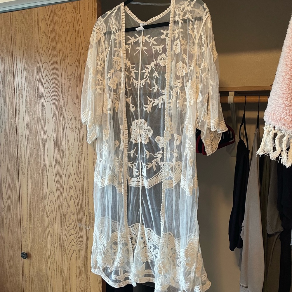 White lace kimono